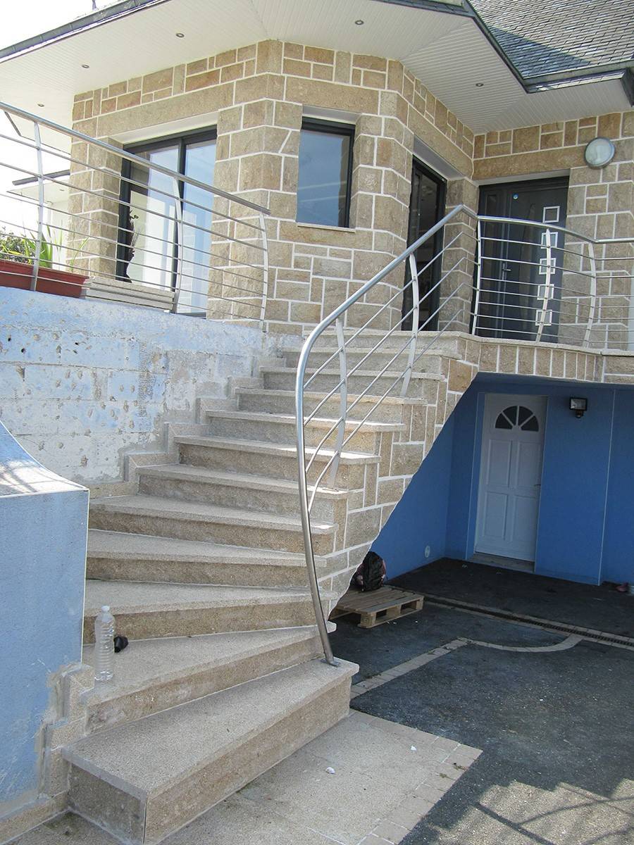 escalier exterieur en pierre