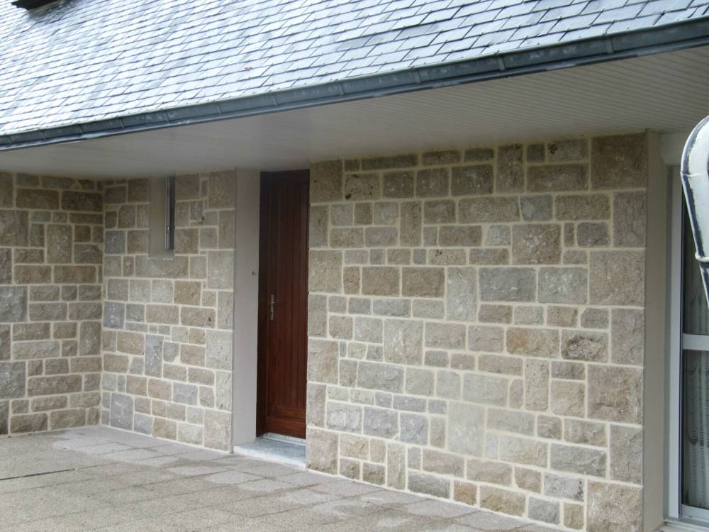 entrée en pierre maison